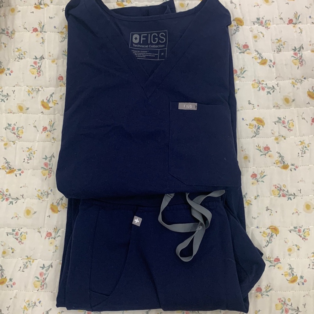 Figs size M Catarina top and M joggers